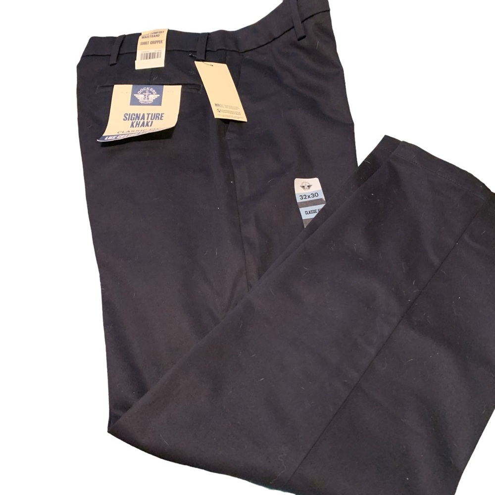 NWT Dockers Signature Khakis Classic fit 32x30 Men’s Black pants.